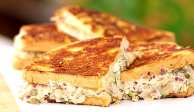 Tuna Melt Sandviç Nasıl Yapılır? - Tuna Melt Sandviç Tarifi