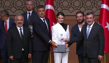 Uzak Şehir "Yılın Dizisi" ödülünü aldı!