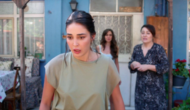 Hülya, Mehmet'in evlendiğini öğrendi!