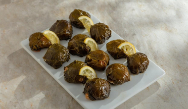 Domatesli Pilavlı Top Sarma Nasıl Yapılır? - Domatesli Pilavlı Top Sarma Tarifi