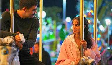 Aşıklar lunaparkta!