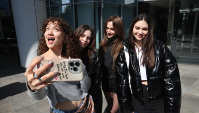 Daha On Yedi'nin gençlerinden ilk selfie'ler!