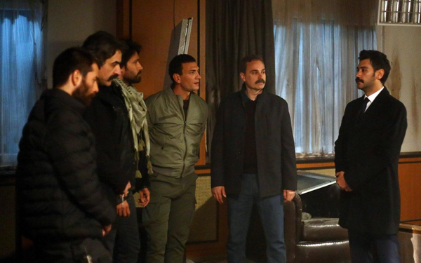 İsimsizler 1.Bölüm Özeti