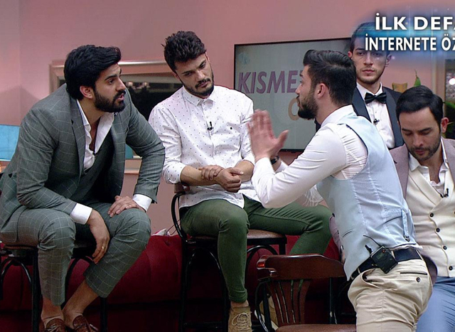 Adnan, Emre ve Melis Dostluğunu Bitiren Büyük Kavga! - İnternet Özel