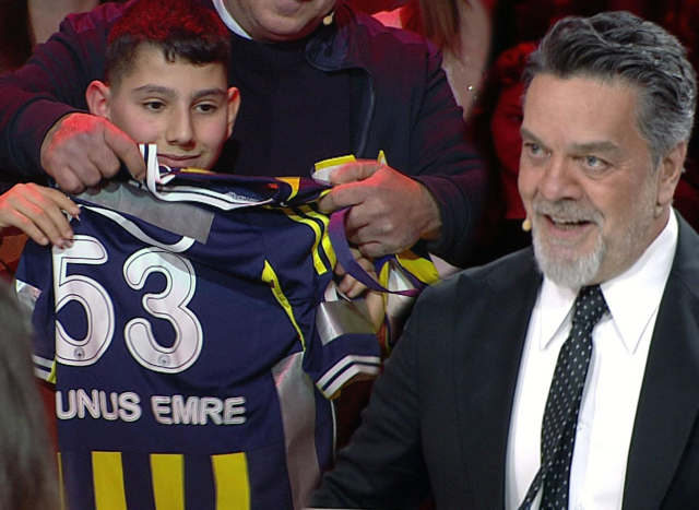 Beyaz'dan, Yunus Emre'ye anlamlı hediye!