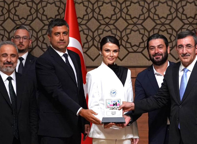 Uzak Şehir'e ödül!