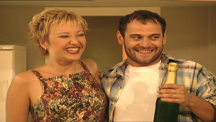 Evdeki Yabancı İlk Bölüm