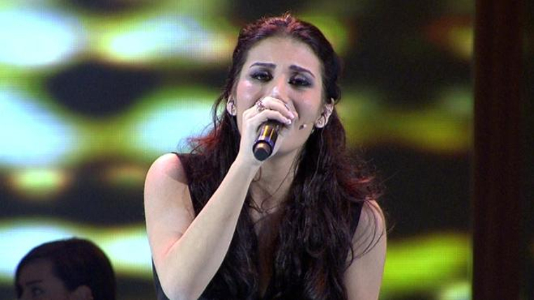 İrem Dericiden canlı performans
