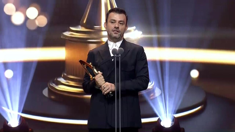En İyi Erkek Oyuncu Salih Bademci - Pantene Altın Kelebek Ödülleri 2023