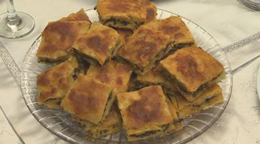 El Açması Pazılı Börek tarifi