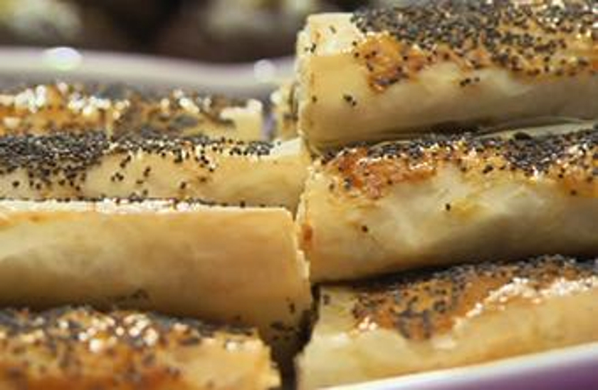 Çağlalı Yeşil Mercimekli Börek tarifi