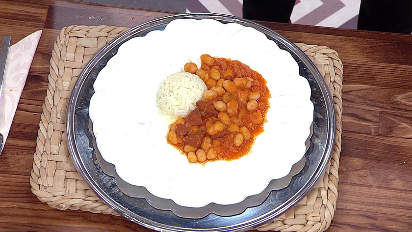 Gelinim Mutfakta - Sucuklu Kuru Fasulye ve Pirinç Pilavı Tarifi