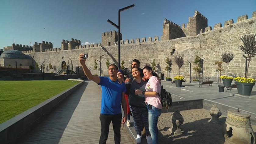 Yatıya Misafirim Var 12. Bölüm Özeti