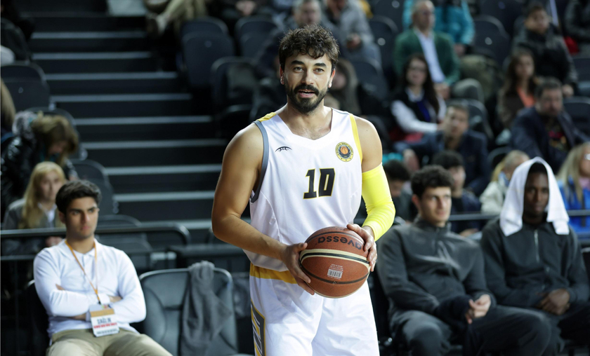 Kraliçe’nin "Ateş"i Gökhan Alkan’dan basketbol şov!