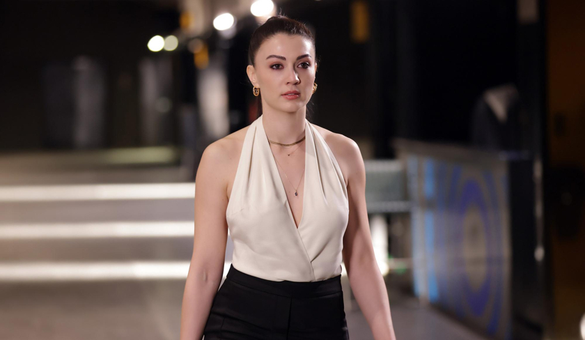 Burcu Özberk, Kraliçe ile ekrana dönmeye hazırlanıyor!