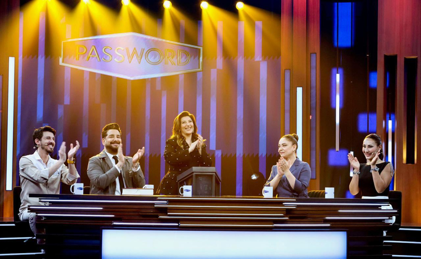 Password 16. Bölüm Özeti - Sibel Taşçıoğlu