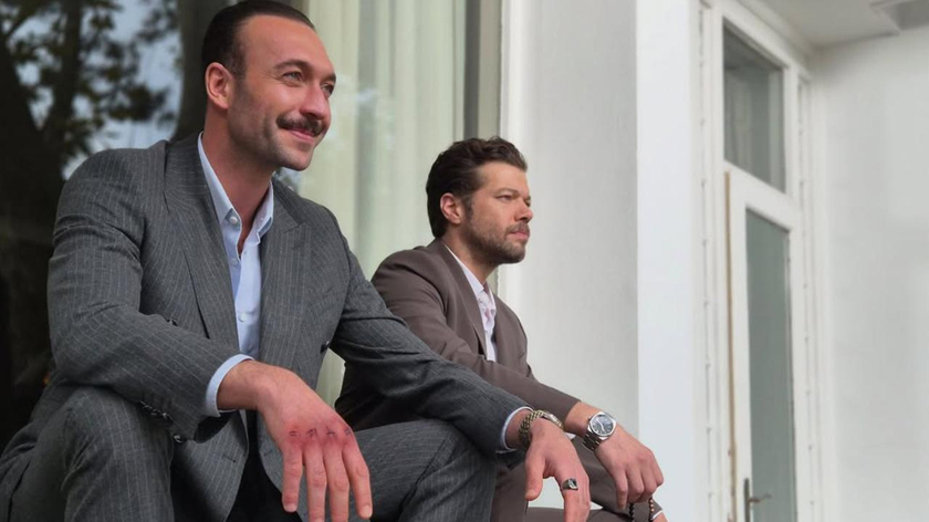 Eşref Rüya'nın bitirim ikilisi!