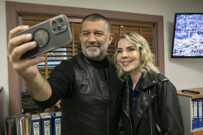 Arka Sokaklar'da kaosun ortasında tatlı kavga!