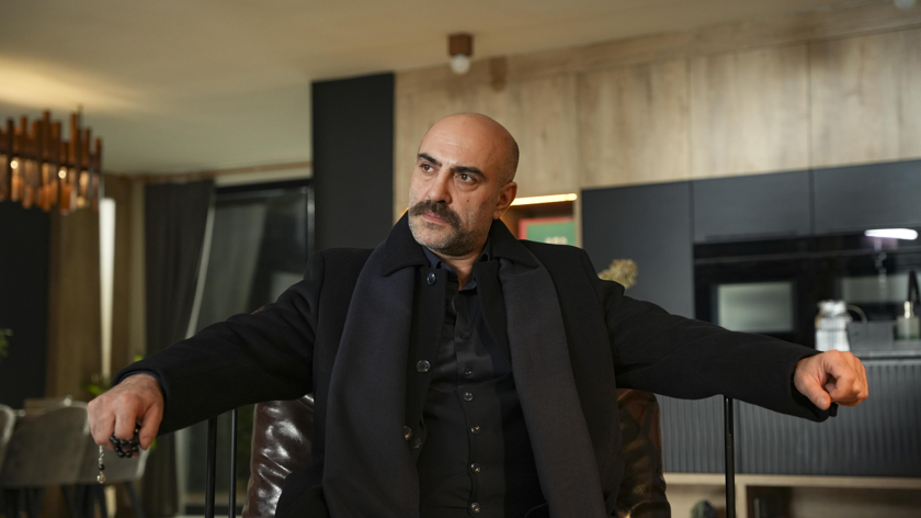 Eşref'e yeni düşman: Ölü Yaşar