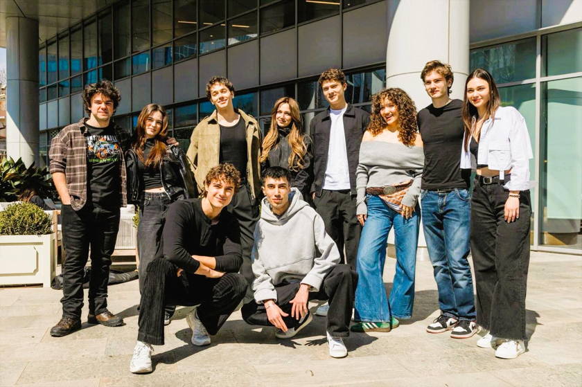 Bir aile hikayesi "Daha On Yedi" sete çıktı!