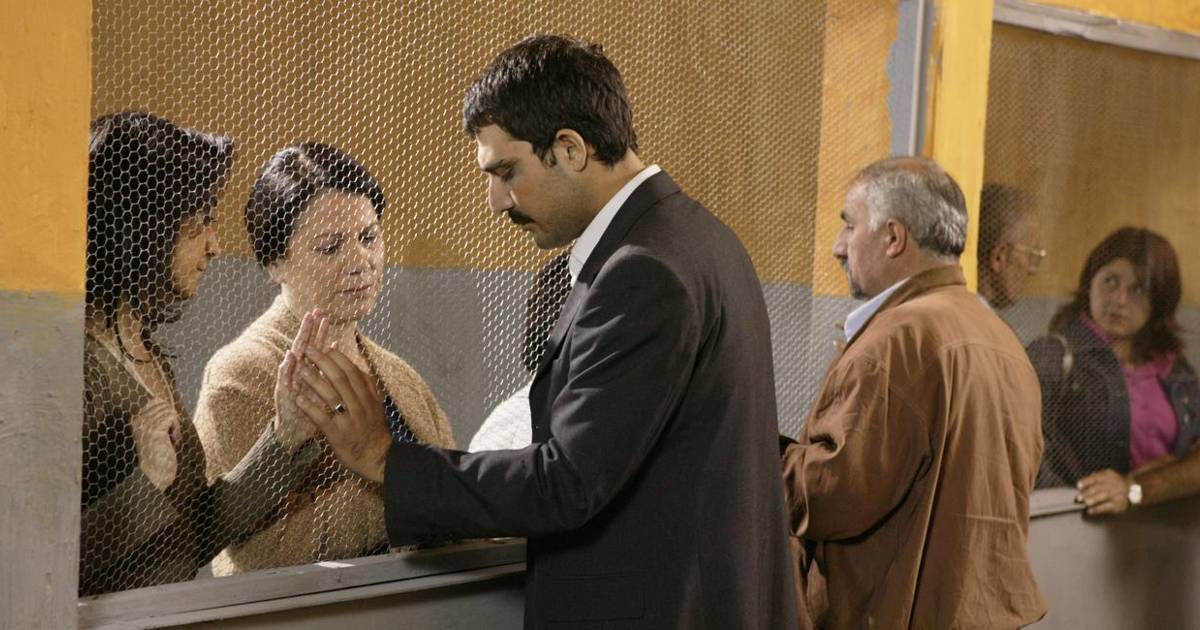 Под сенью лип на русском языке. Под сенью лип сериал 2005–2007. Под сенью лип турецкий сериал. Ihlamurlar altinda, сериал, 2005–2007. Под сенью лип турецкий сериал 26.